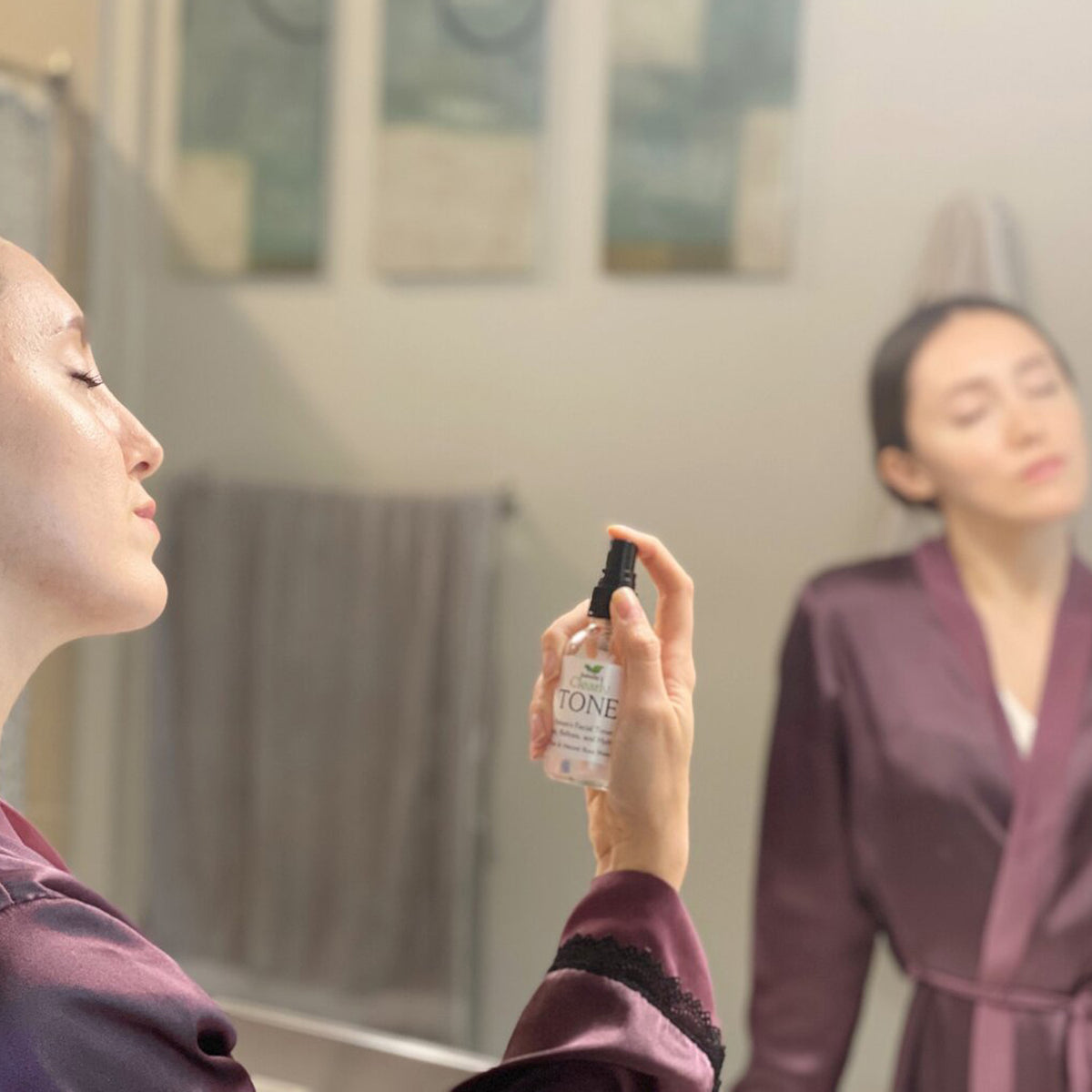 Tonique pour le visage à l'eau de rose pure Clearly Tone