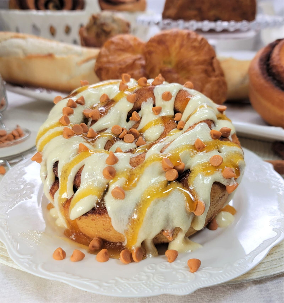 CINNAMOM Cinnamon Roll - 12oz Jumbo - Butterscotch Delight