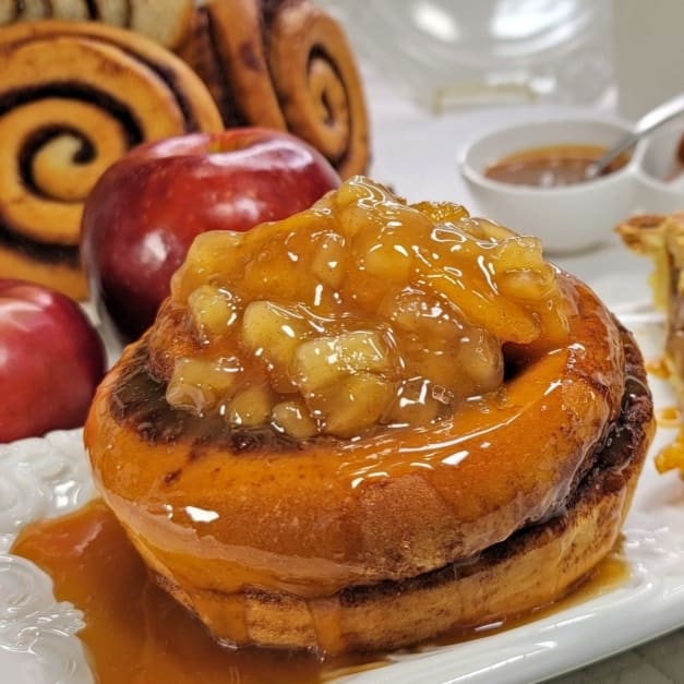 CINNAMOM Cinnamon Roll - 12oz Jumbo - Caramel Apple
