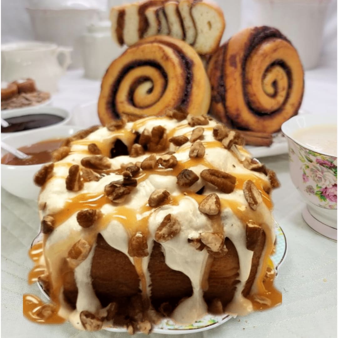 CINNAMOM Cinnamon Roll - 12oz Jumbo - Caramel Pecan