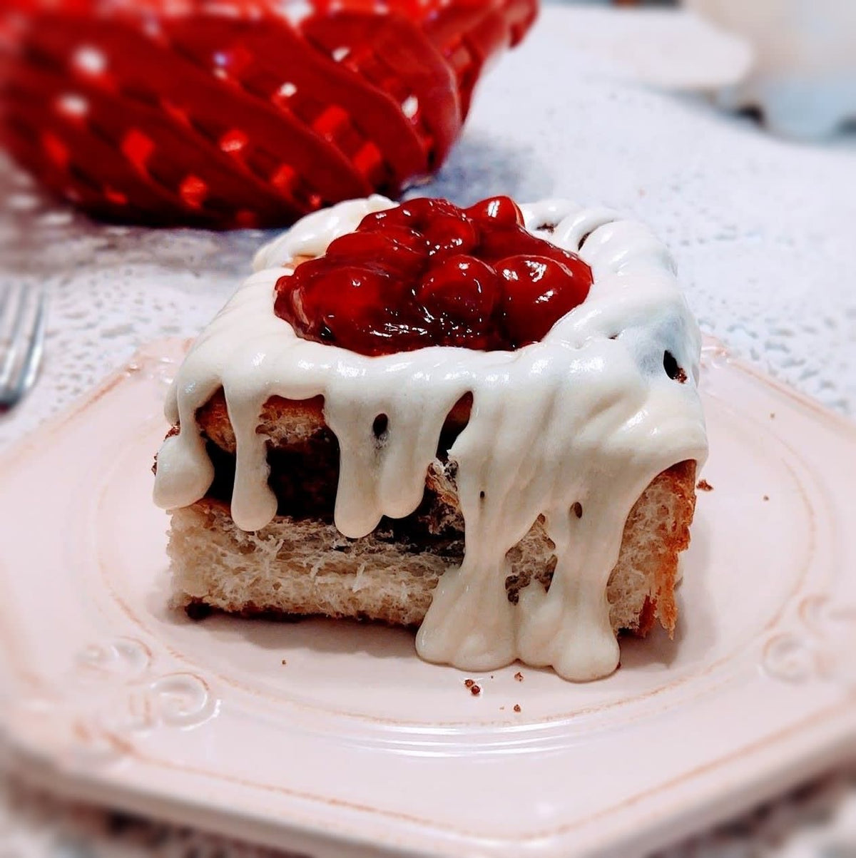 CINNAMOM Cinnamon Roll - 12oz Jumbo - Cherry Pie