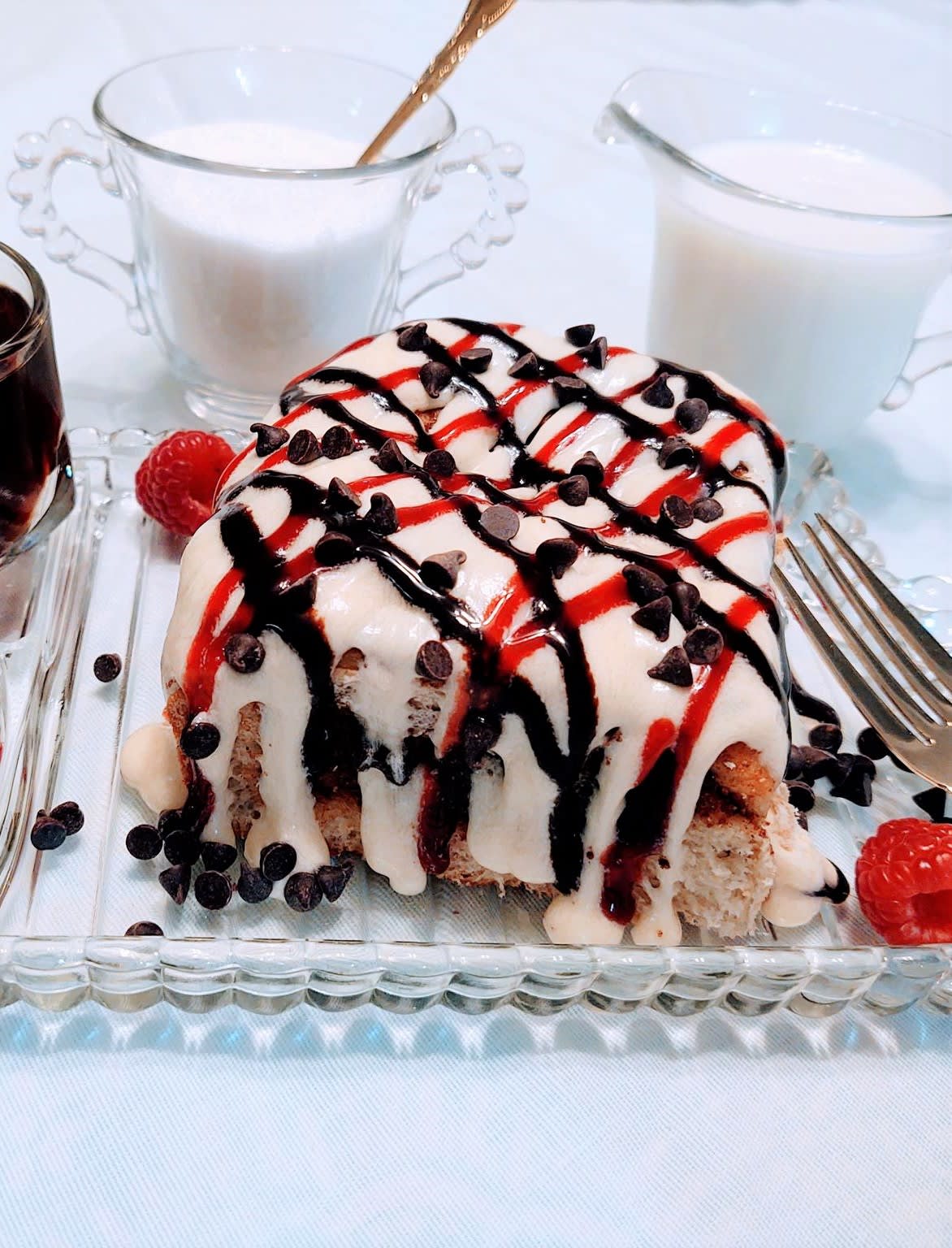 CINNAMOM Cinnamon Roll - 12oz Jumbo - Chocolate Raspberry