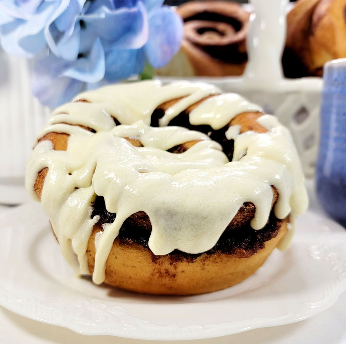 CINNAMOM Cinnamon Roll - 12oz Jumbo - Classic Buttercream