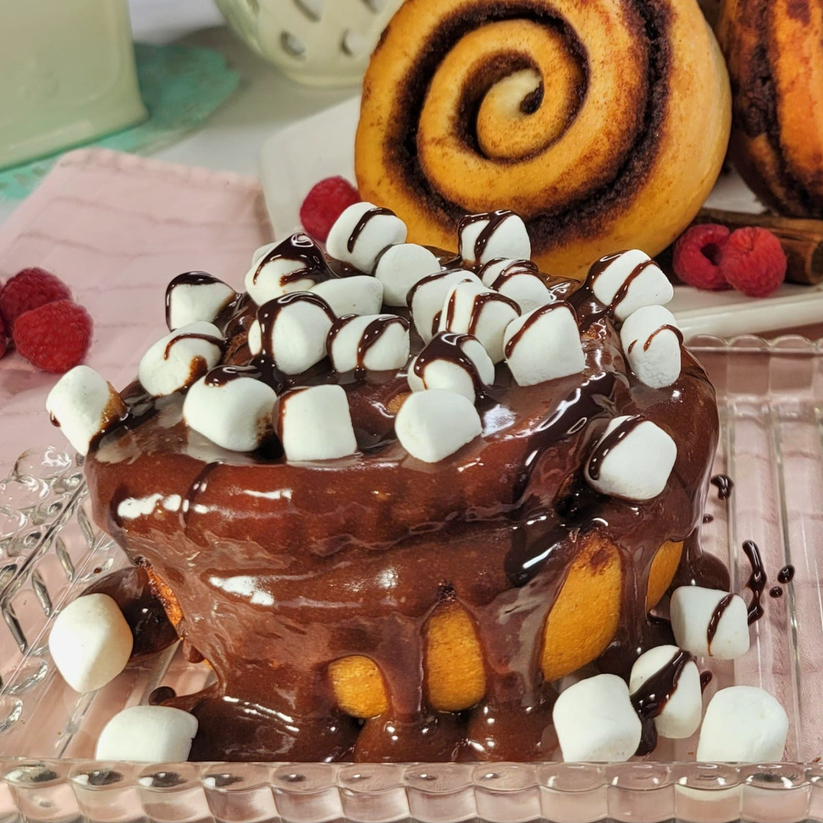 CINNAMOM Cinnamon Roll - 12oz Jumbo - Hot Cocoa