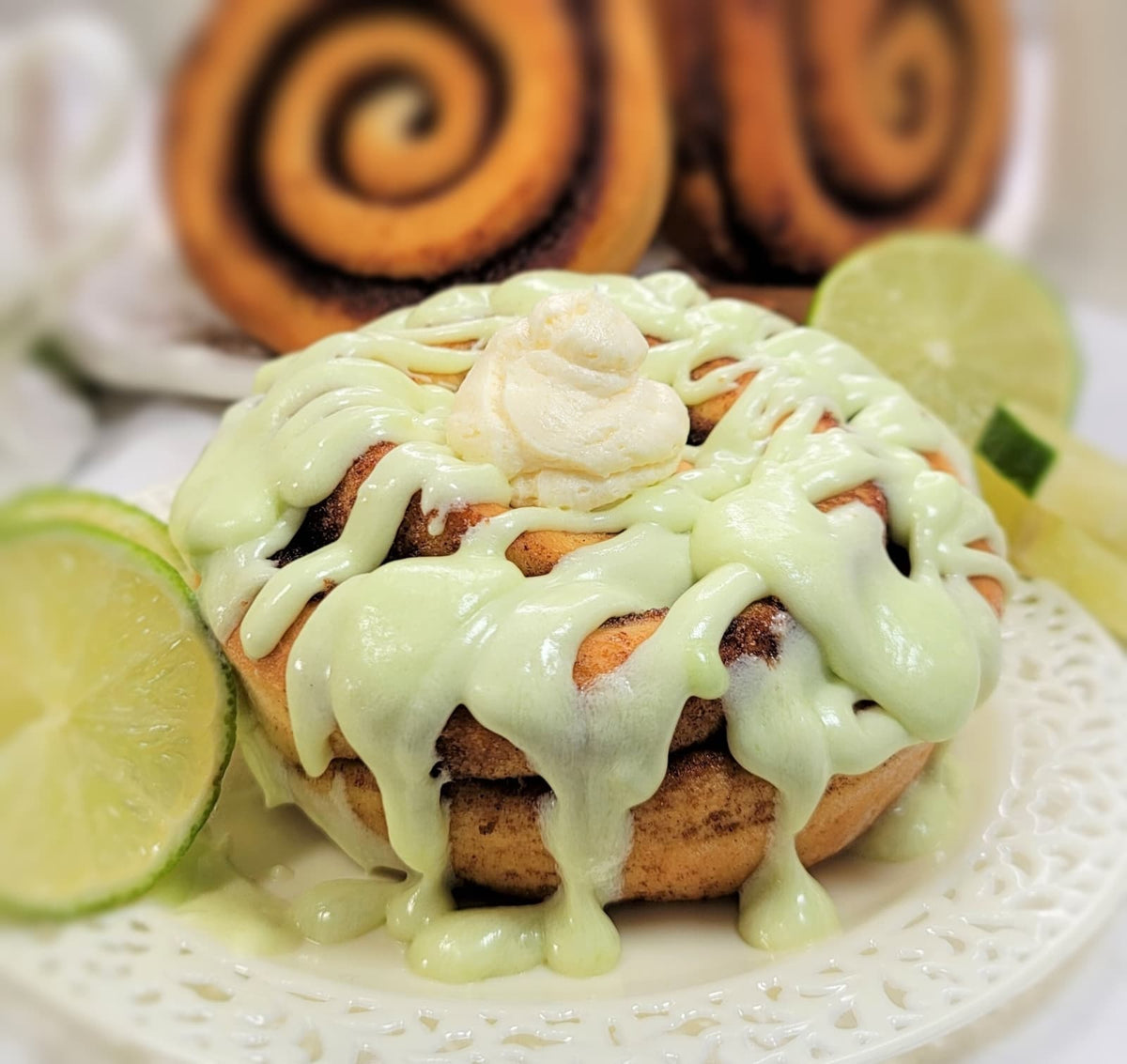 CINNAMOM Cinnamon Roll - 12oz Jumbo - Key Lime