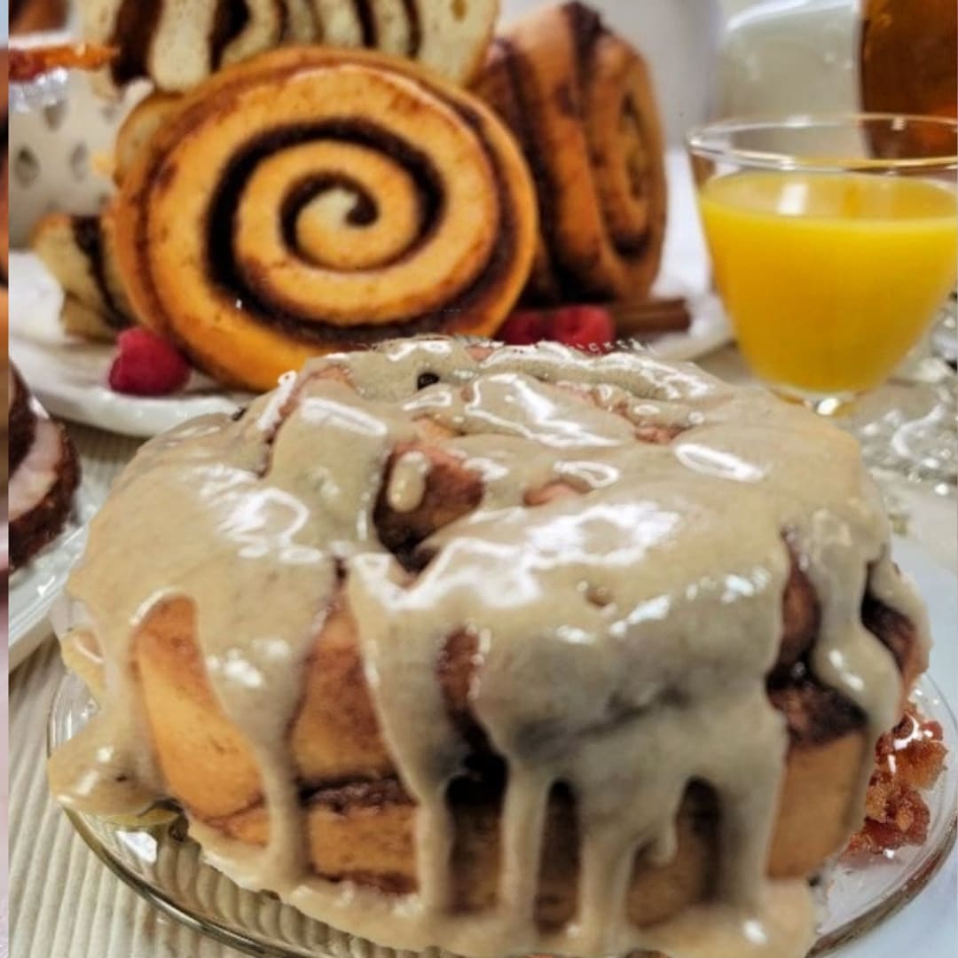CINNAMOM Cinnamon Roll - 12oz Jumbo - Maple Cream