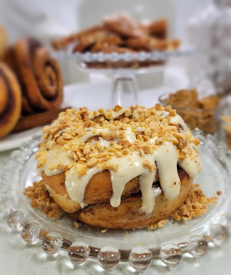 CINNAMOM Cinnamon Roll - 12oz Jumbo - Nutty Peanut Butter