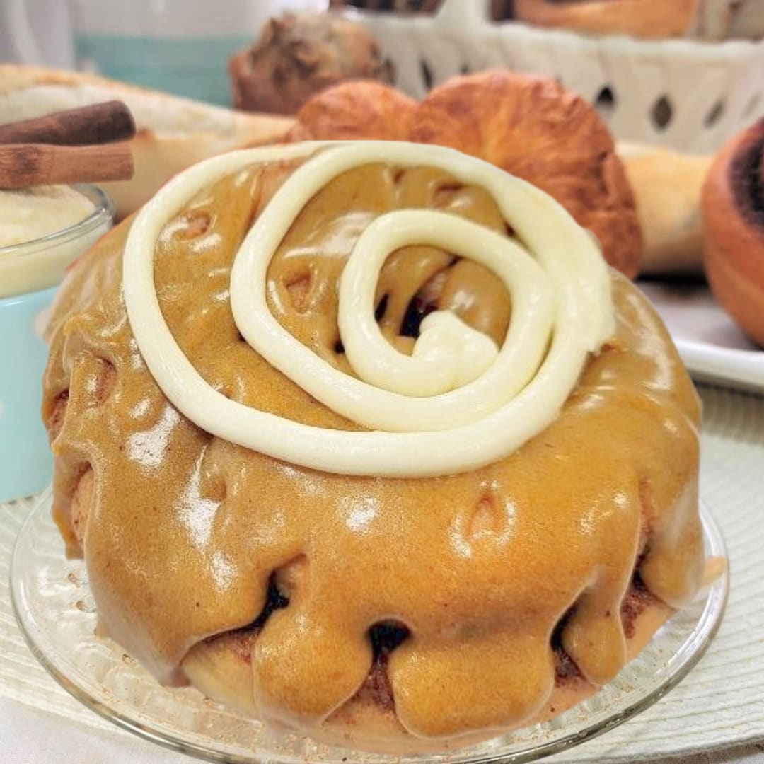 CINNAMOM Cinnamon Roll - 12oz Jumbo - Pumpkin Cheesecake