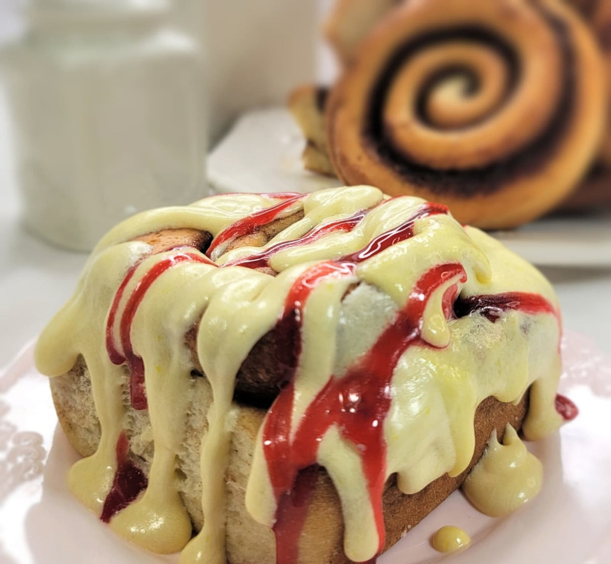 CINNAMOM Cinnamon Roll - 12oz Jumbo - Raspberry Lemon