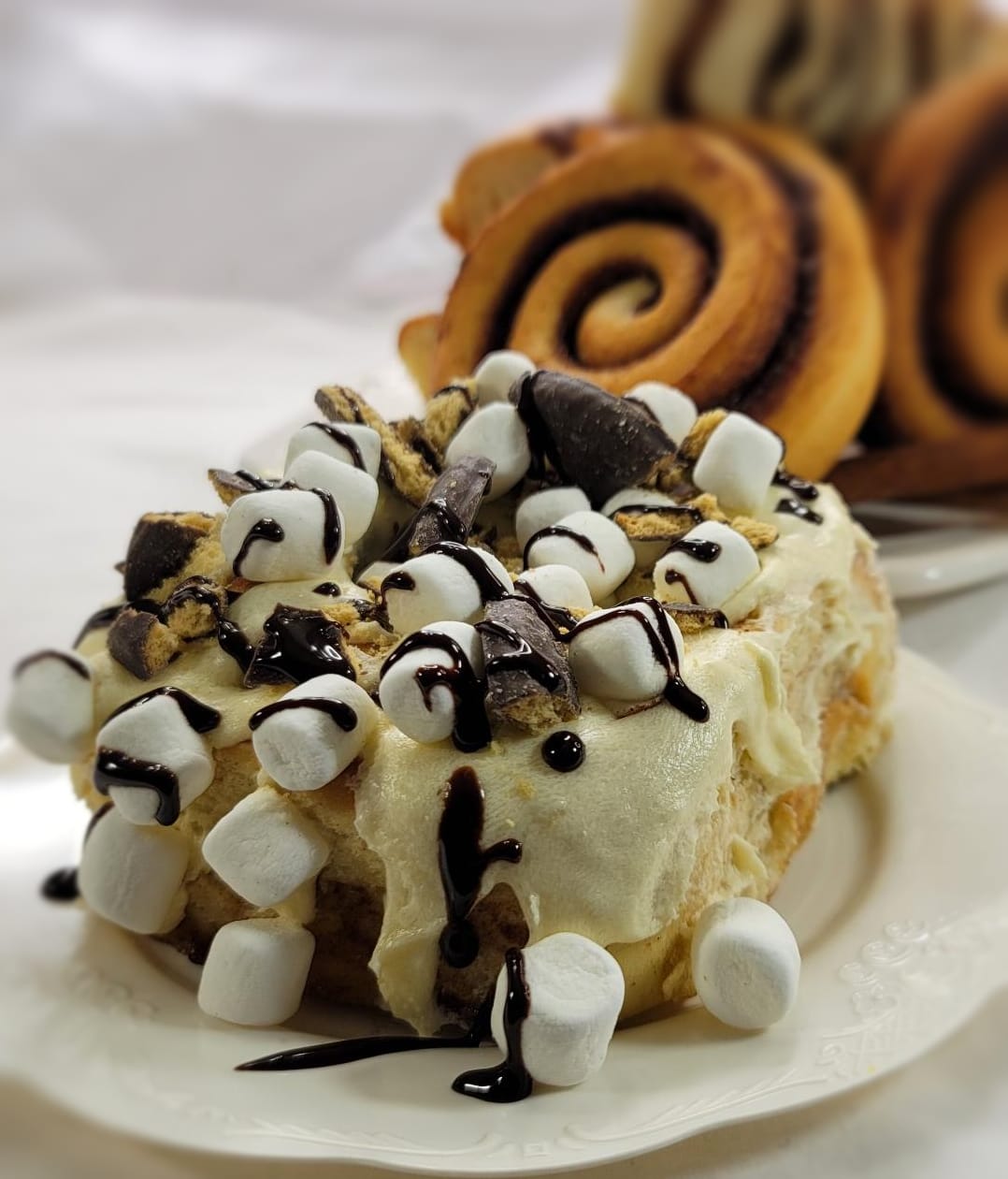 CINNAMOM Cinnamon Roll - 12oz Jumbo - S'mores