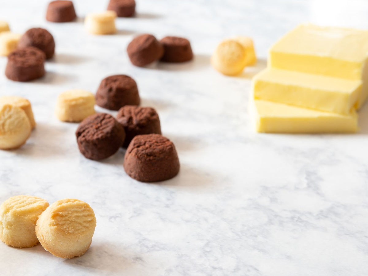 Chocolate and Classic Shortbread Combo Gift Box 850017162327