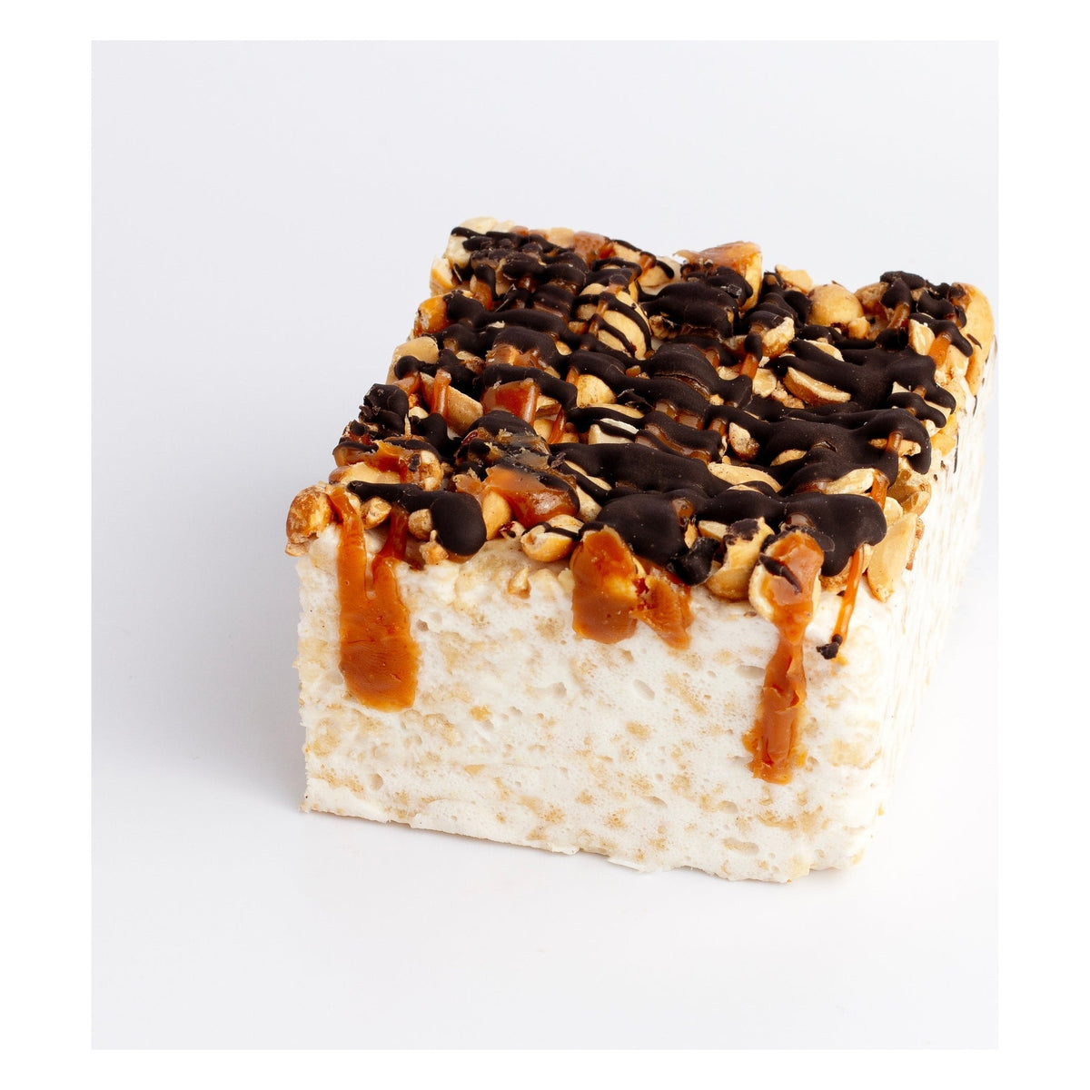 The Crispery Chocolate Caramel & Nuts Crispycake, fall and winter version: marshmallow crispy rice square topped with chocolate drizzle, caramel and roasted peanuts