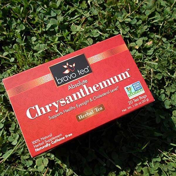 Bravo Tea Absolute Chrysanthemum box lying on green clover in sunlight